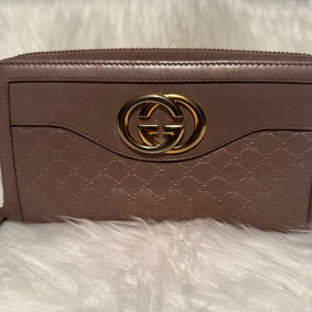 Gucci Zipper Wallet